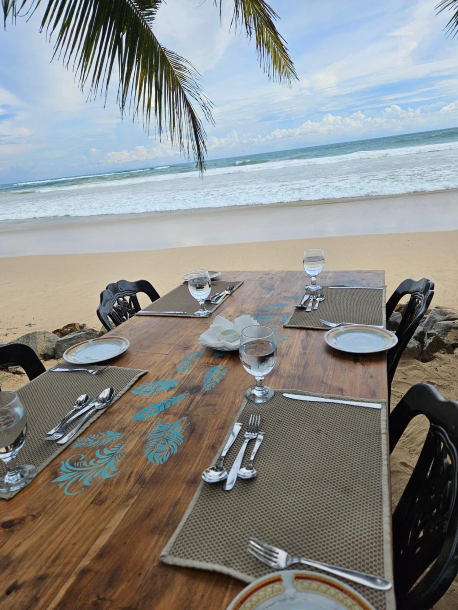 Balance Beach Resort Zuid-Dikwella Buitenkant foto