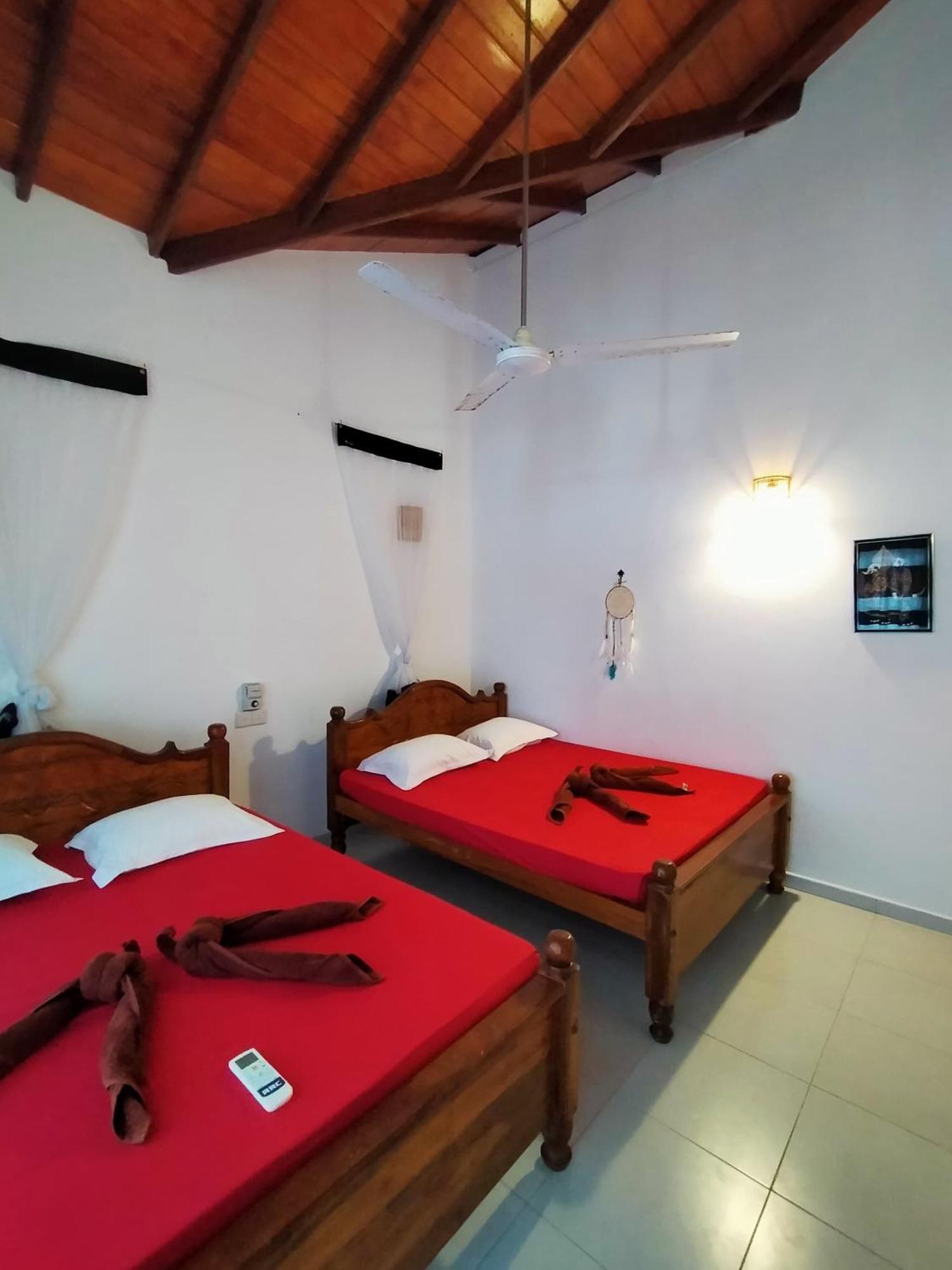 Balance Beach Resort Zuid-Dikwella Buitenkant foto
