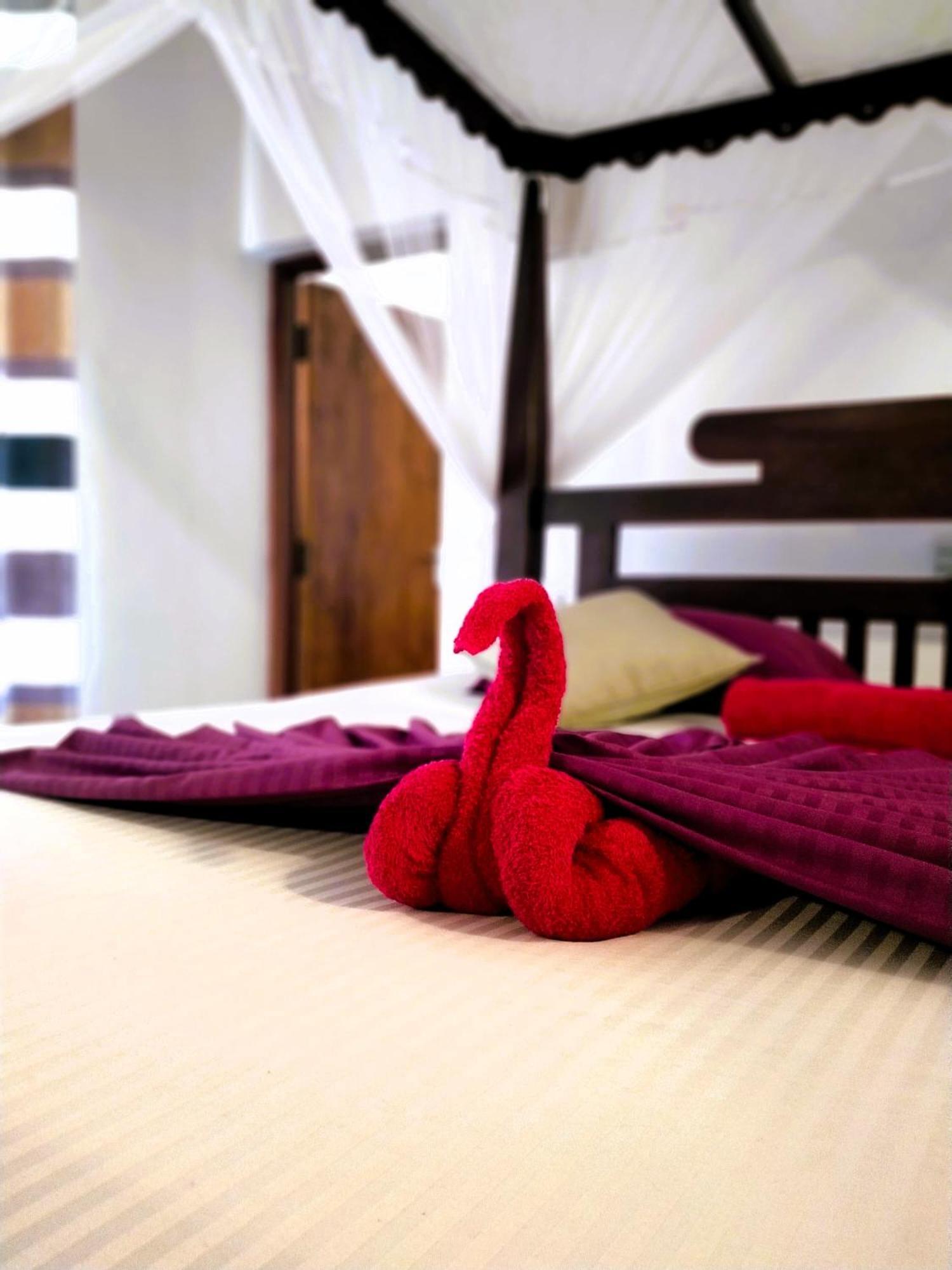 Balance Beach Resort Zuid-Dikwella Buitenkant foto