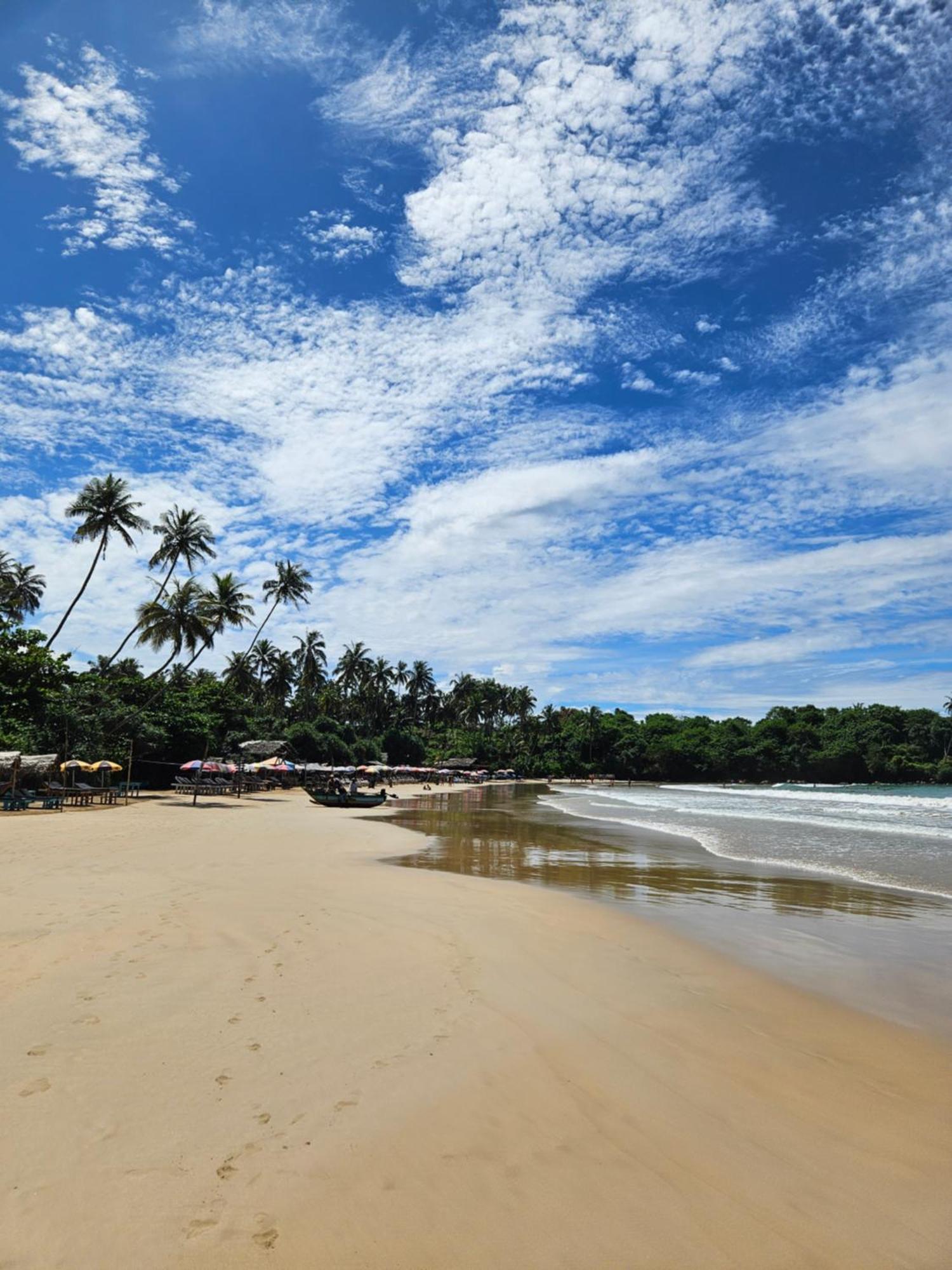 Balance Beach Resort Zuid-Dikwella Buitenkant foto