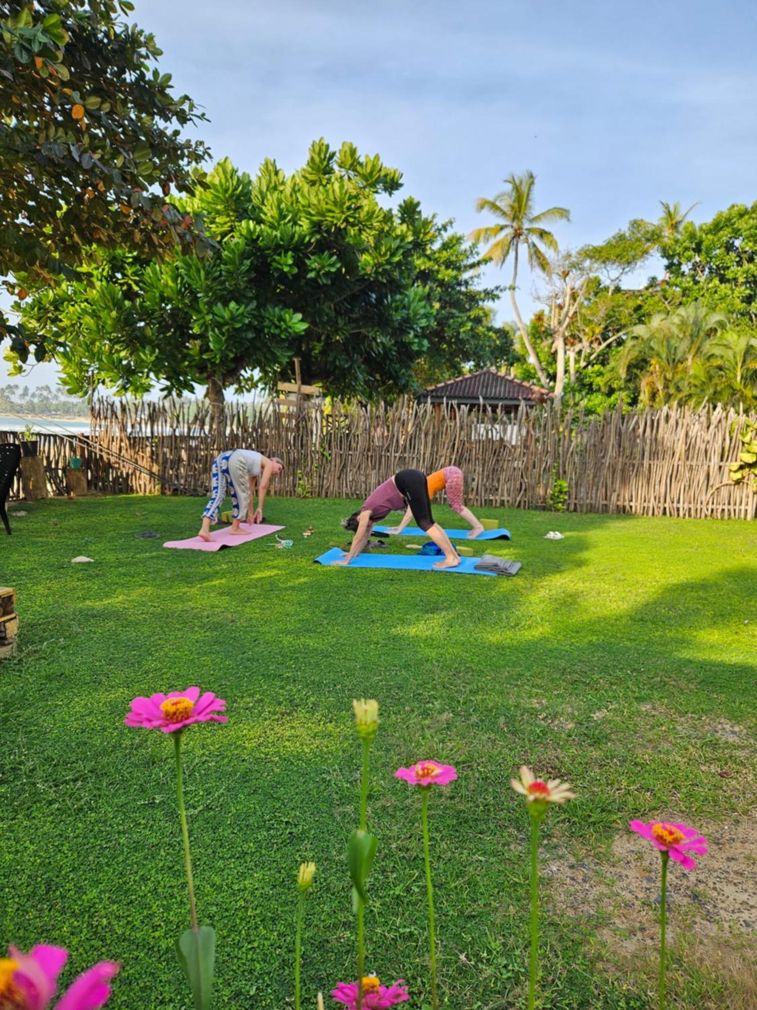 Balance Beach Resort Zuid-Dikwella Buitenkant foto
