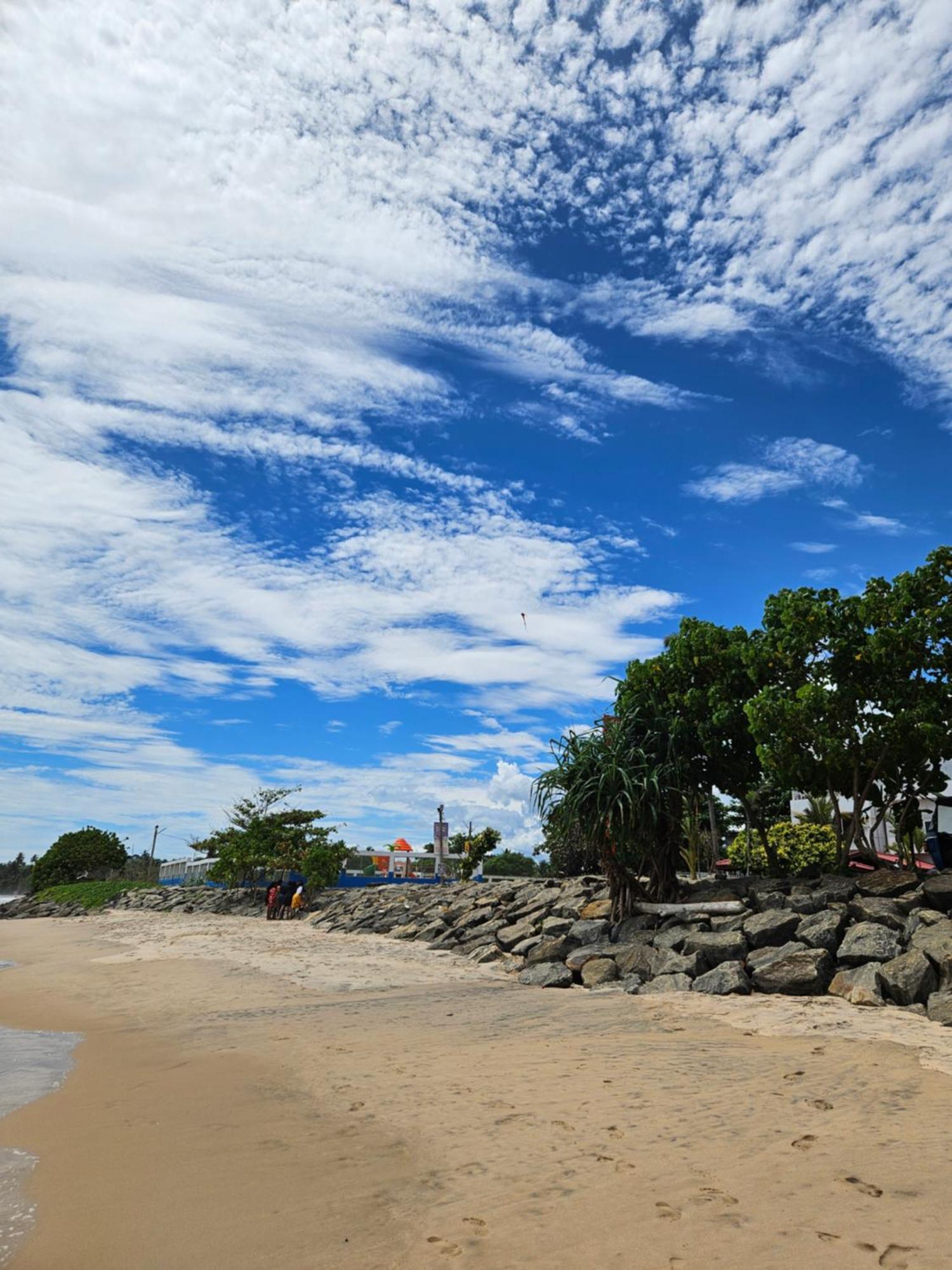 Balance Beach Resort Zuid-Dikwella Buitenkant foto
