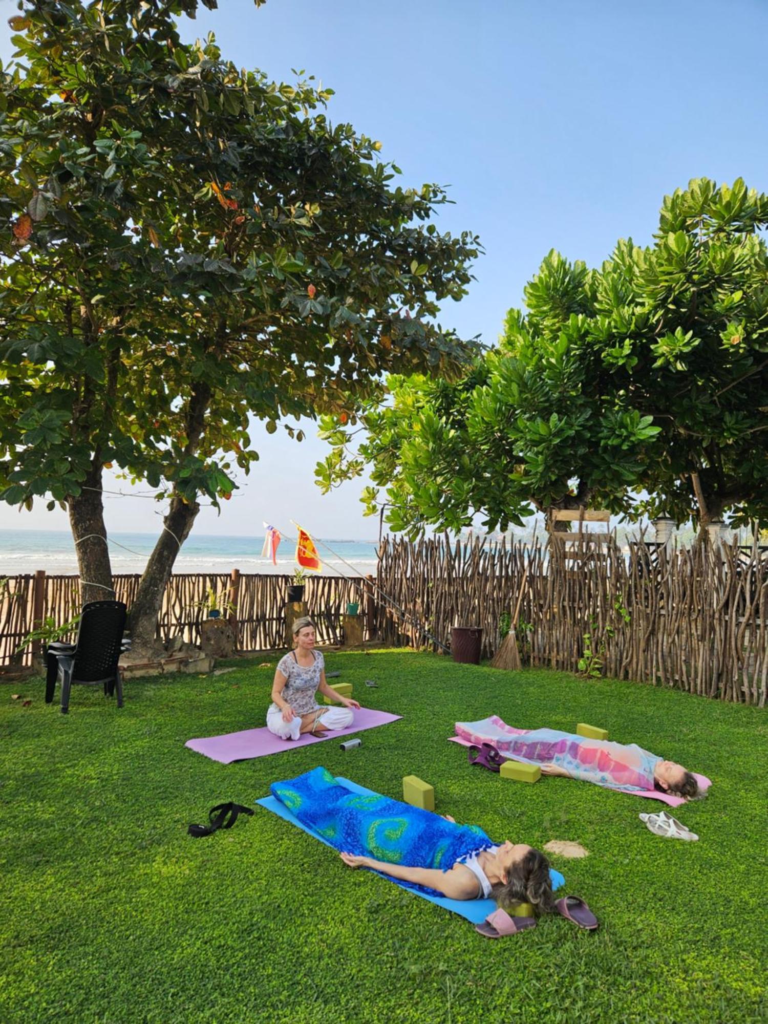 Balance Beach Resort Zuid-Dikwella Buitenkant foto