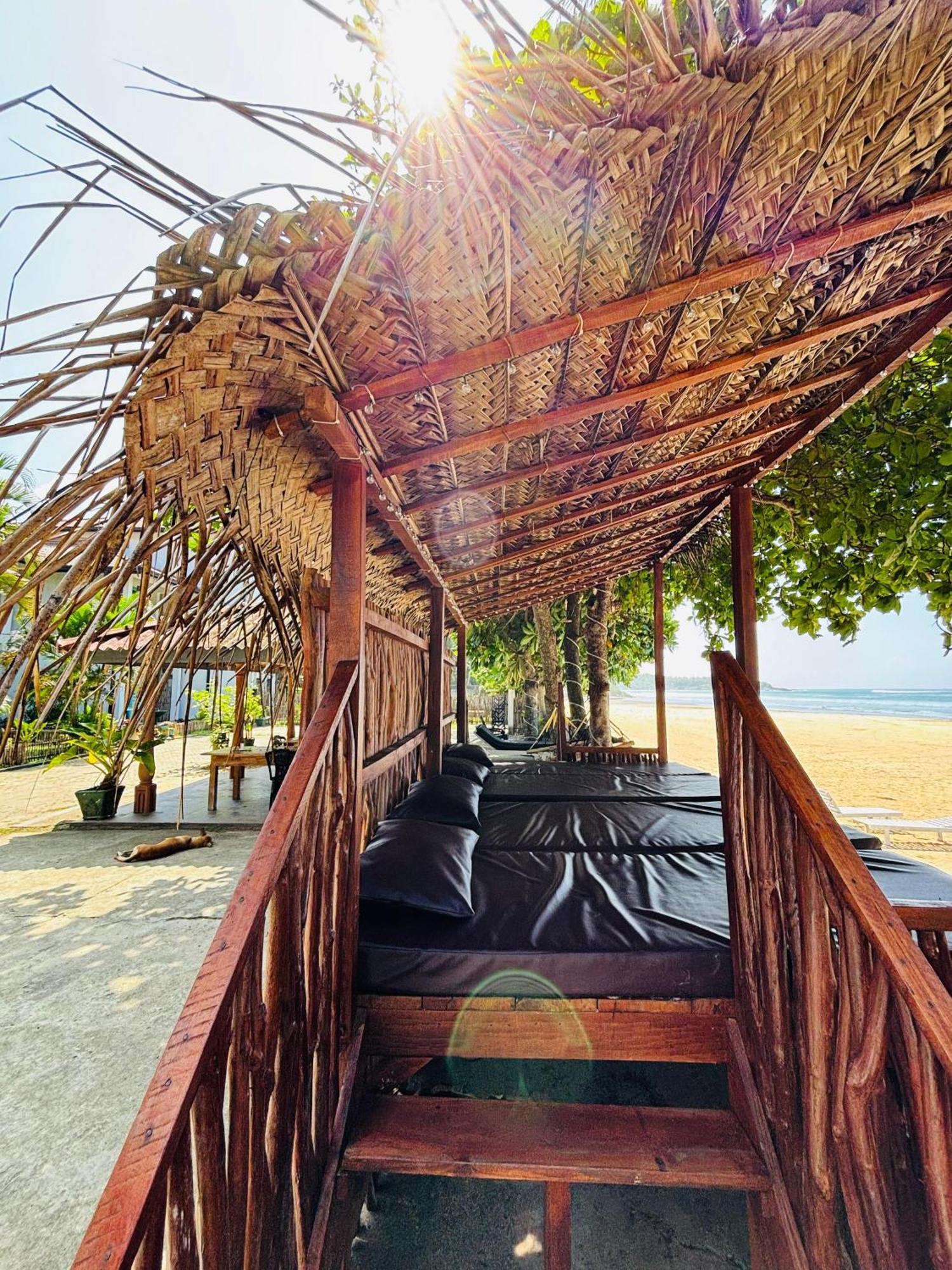 Balance Beach Resort Zuid-Dikwella Buitenkant foto