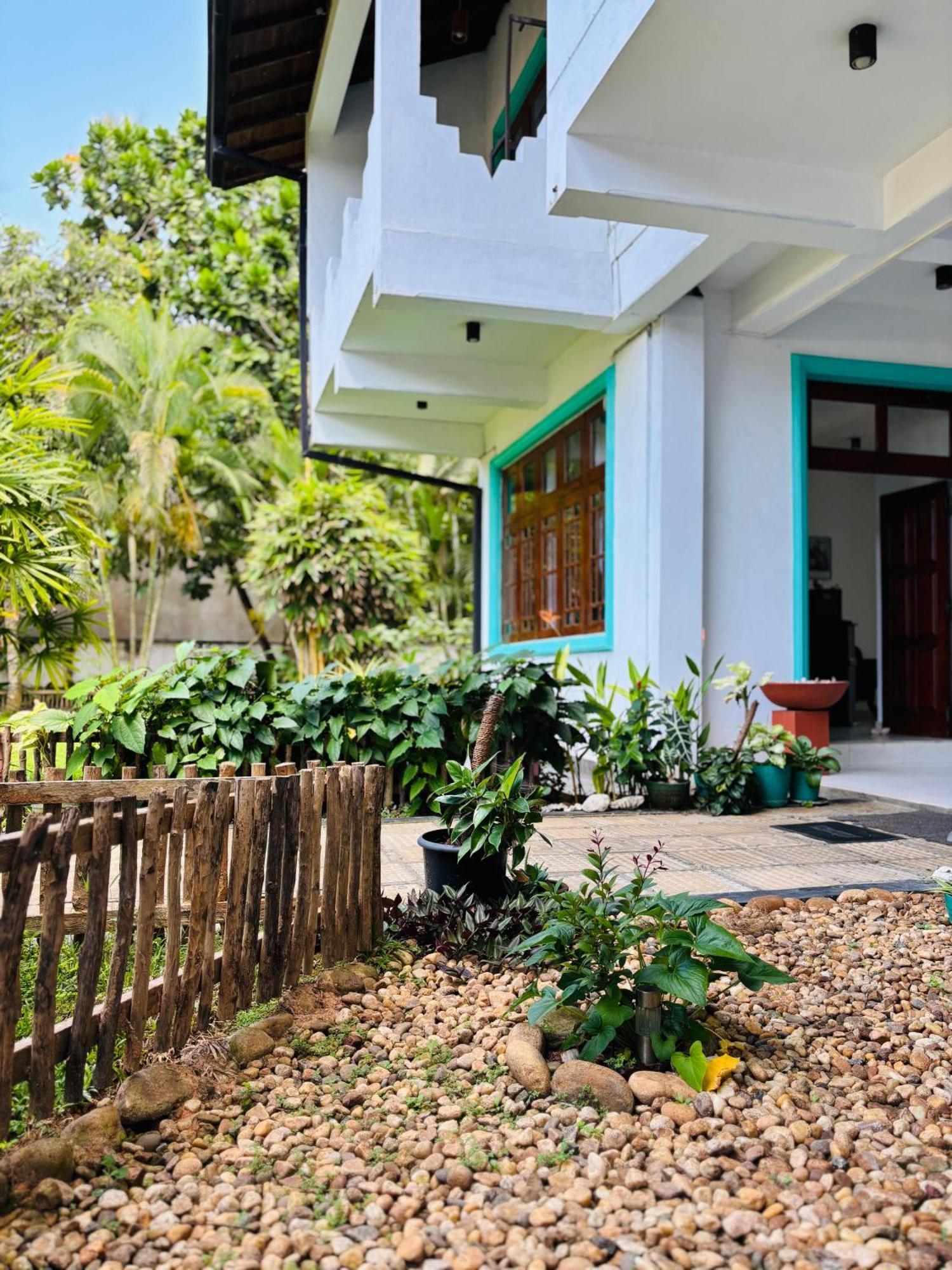 Balance Beach Resort Zuid-Dikwella Buitenkant foto