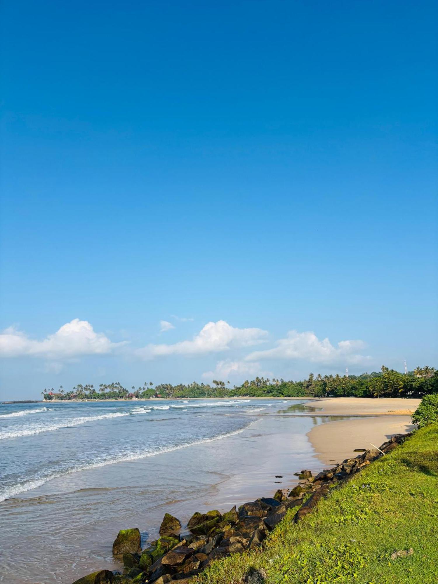 Balance Beach Resort Zuid-Dikwella Buitenkant foto