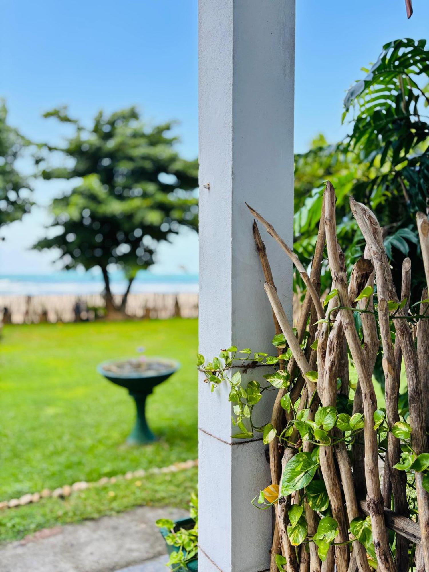 Balance Beach Resort Zuid-Dikwella Buitenkant foto
